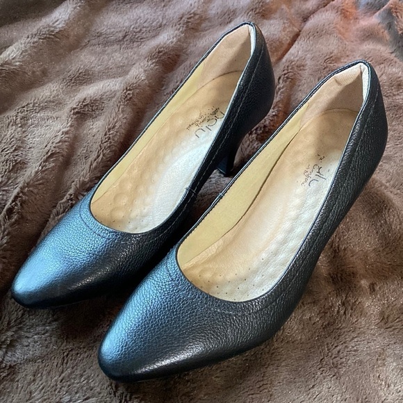 Malu Sz 8 Black Leather Pumps - Picture 1 of 10